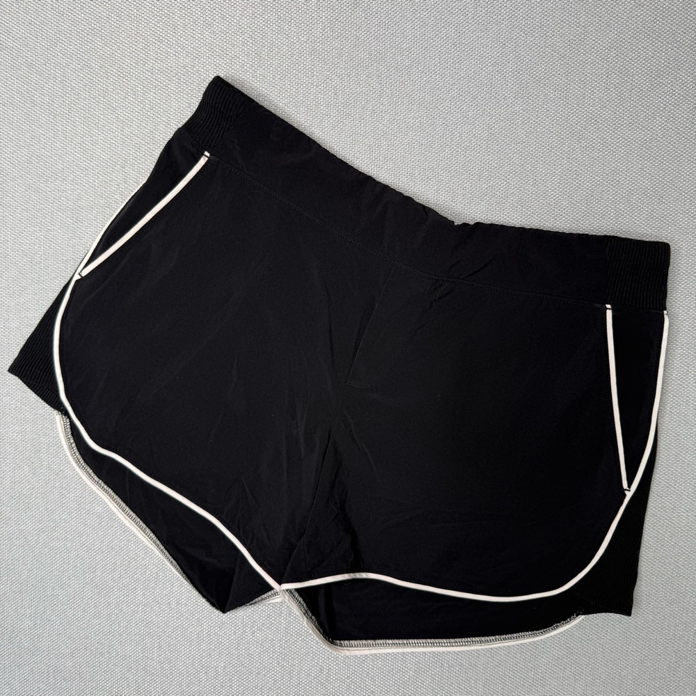 Athleta Brooklyn Black Athletic Shorts Pockets White Piping‎ Size 6